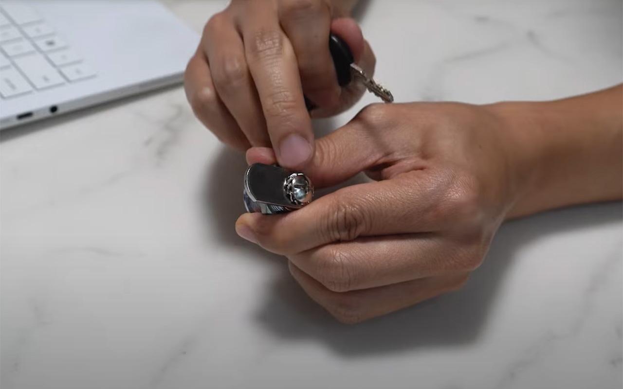 先了解信箱鎖的簡單結構,記住3個重點,包括判斷開鎖洞位置、避免鑽洞時鑽爛木面,以及最後開坑方式,這個DIY超容易。