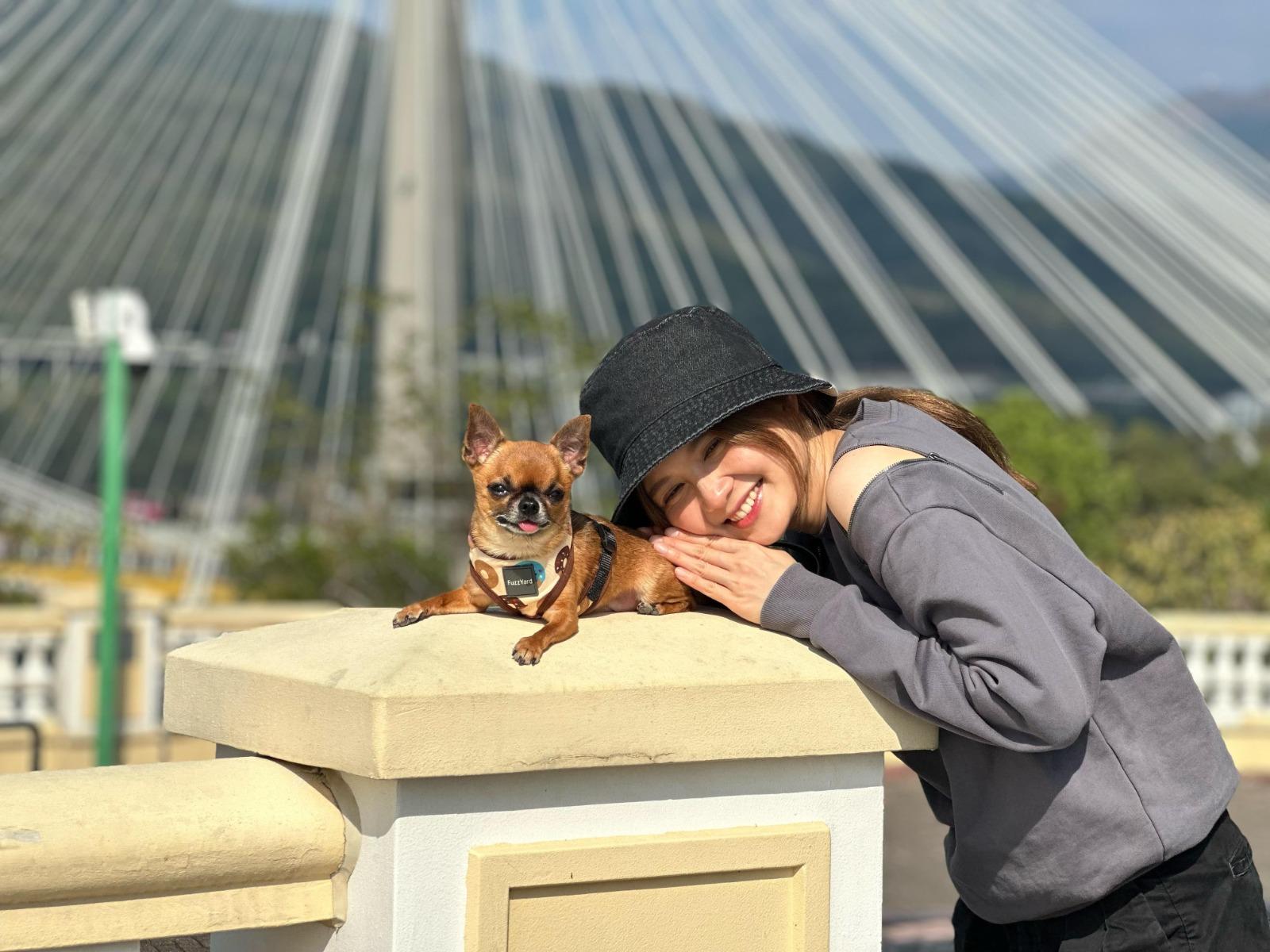 黃妍分享與毛孩Moon Moon的趣事。