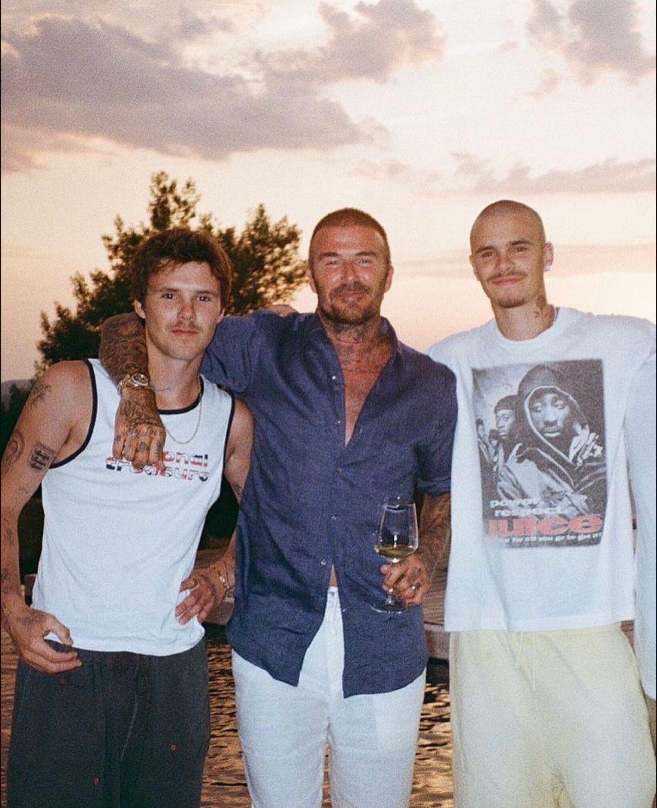 廿四孝老竇碧咸與兩子合照。