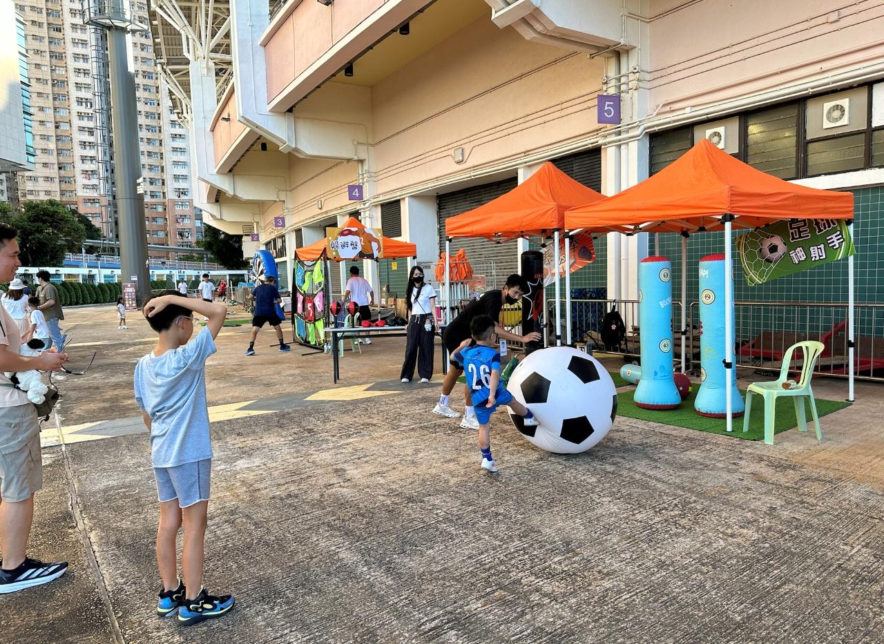 東區首場主場港超聯賽事迎傑志,氣氛熾熱有日職Feel。