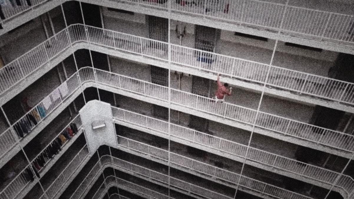 屯門友愛邨紅衣女跳樓