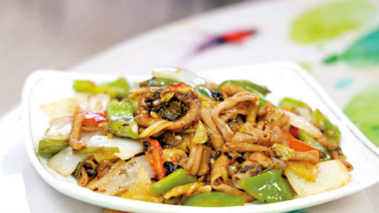 味菜炒鵝腸乾身少油,味菜鹹鮮滲在腸內。($128)