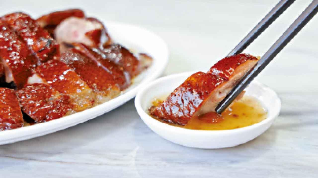 蘸少許酸梅醬能減膩感。