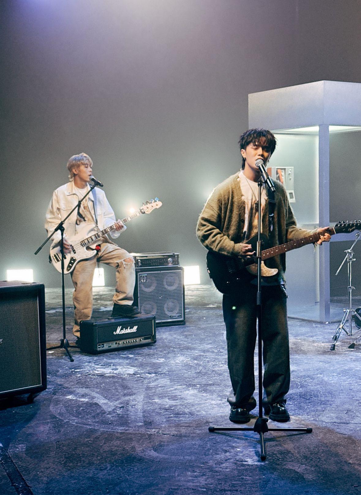 樂隊 ROVER推出新歌《當我喜歡你時》。