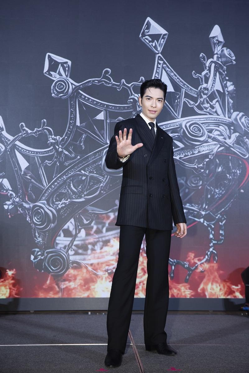 蕭敬騰成Sony Music首位中港台歌手 高科技機械臂簽約迎接新世代