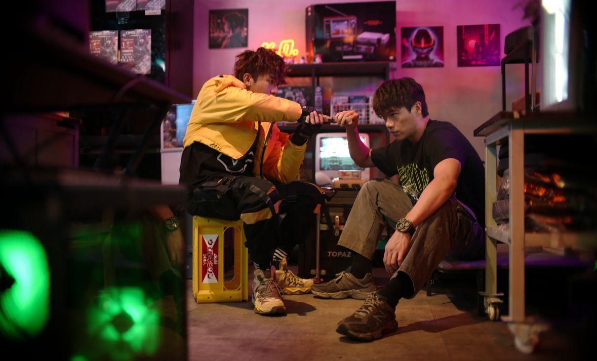 《觸電》發佈最新製作花絮, 柯煒林表示想做後空翻動作。