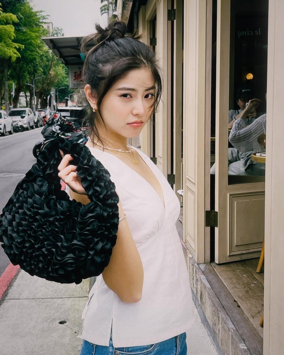 台灣網紅若盈在IG追隨者近30萬。