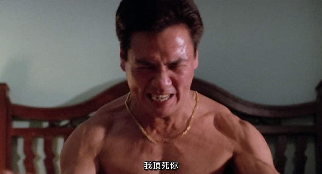 羅莽經常展現肌肉