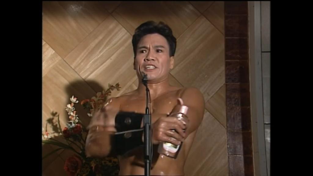 羅莽經常展現肌肉