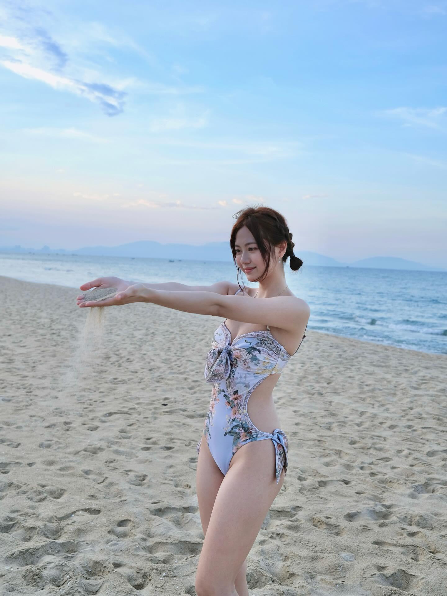 游嘉欣分享靚靚泳照。