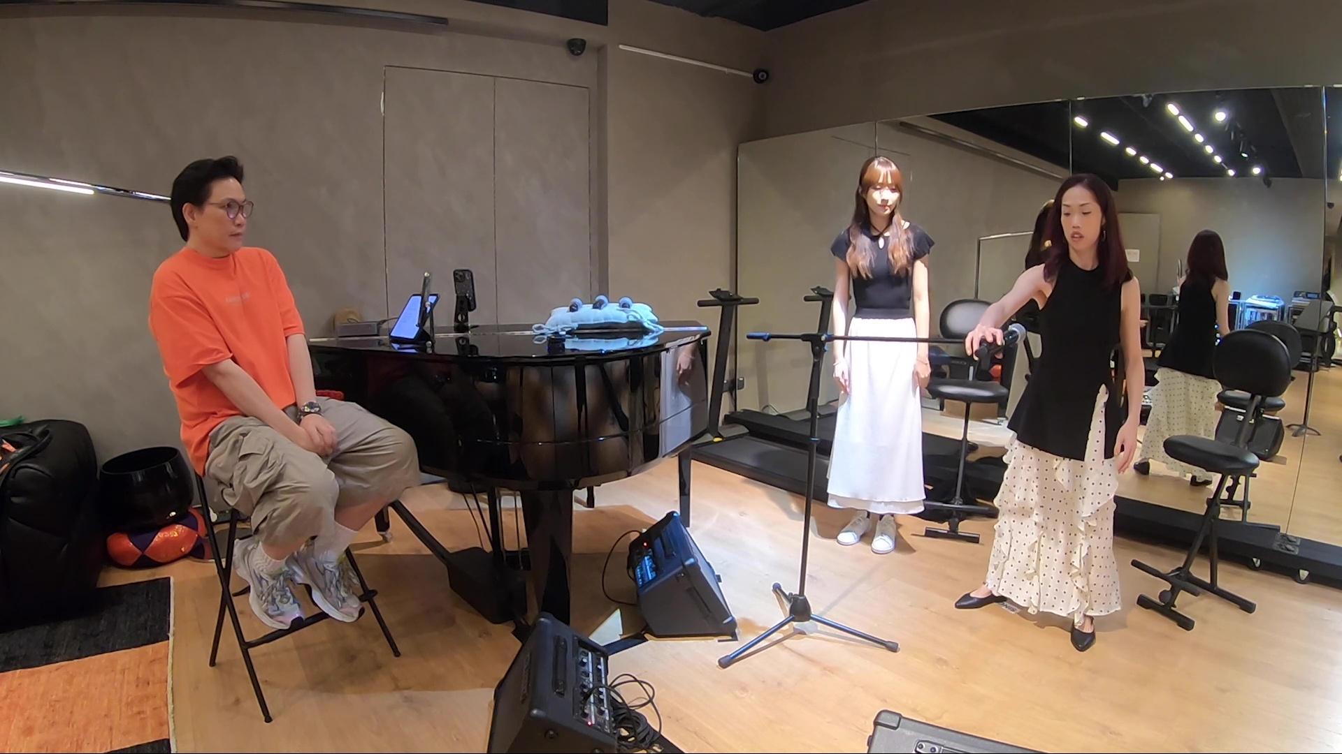 蘇永康請來爵士鋼琴演奏家為Matt指導彈琴技巧。