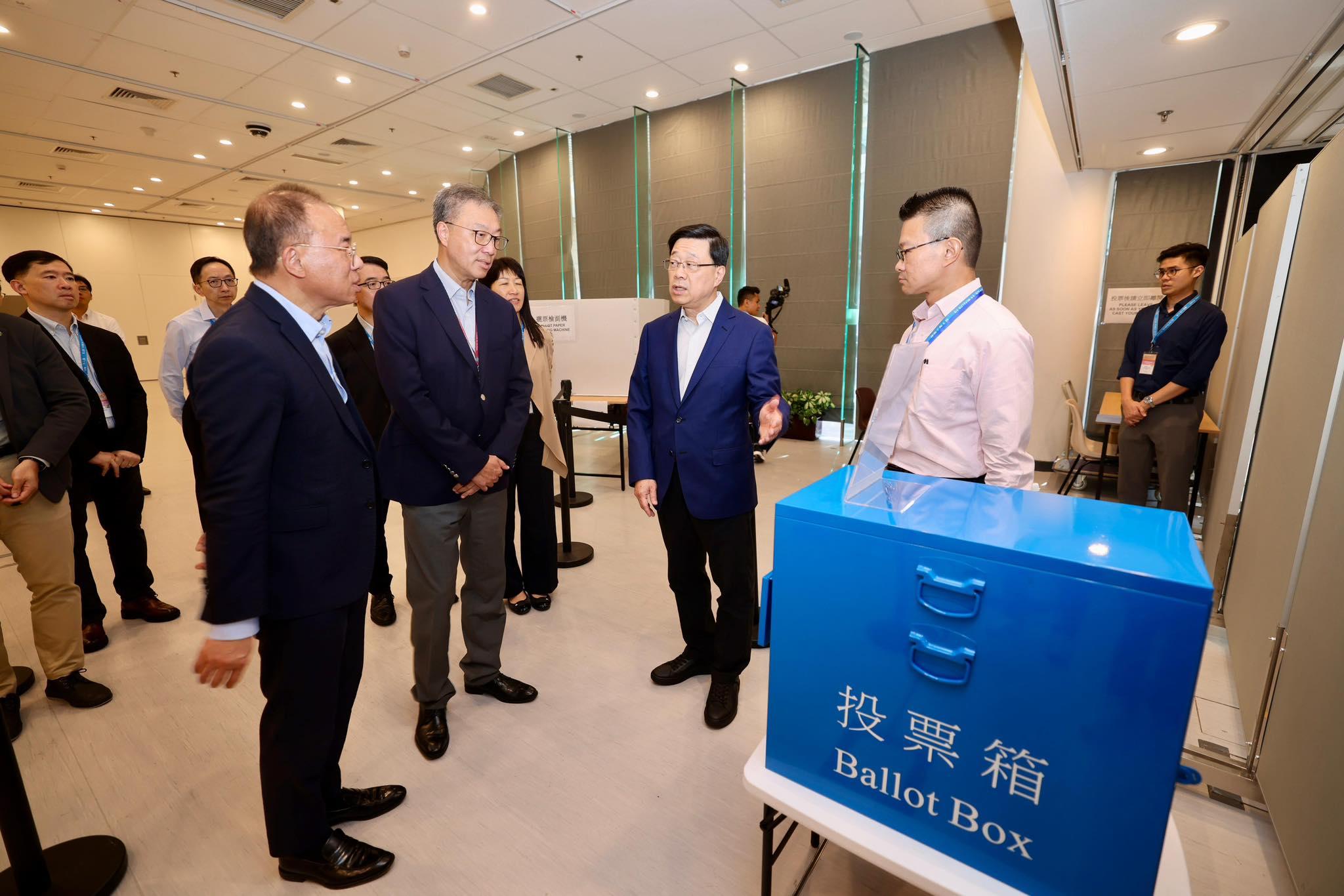 李家超說,將全力確保明日各項投票程序均符合相關法及指引。(李家超社交平台專頁)
