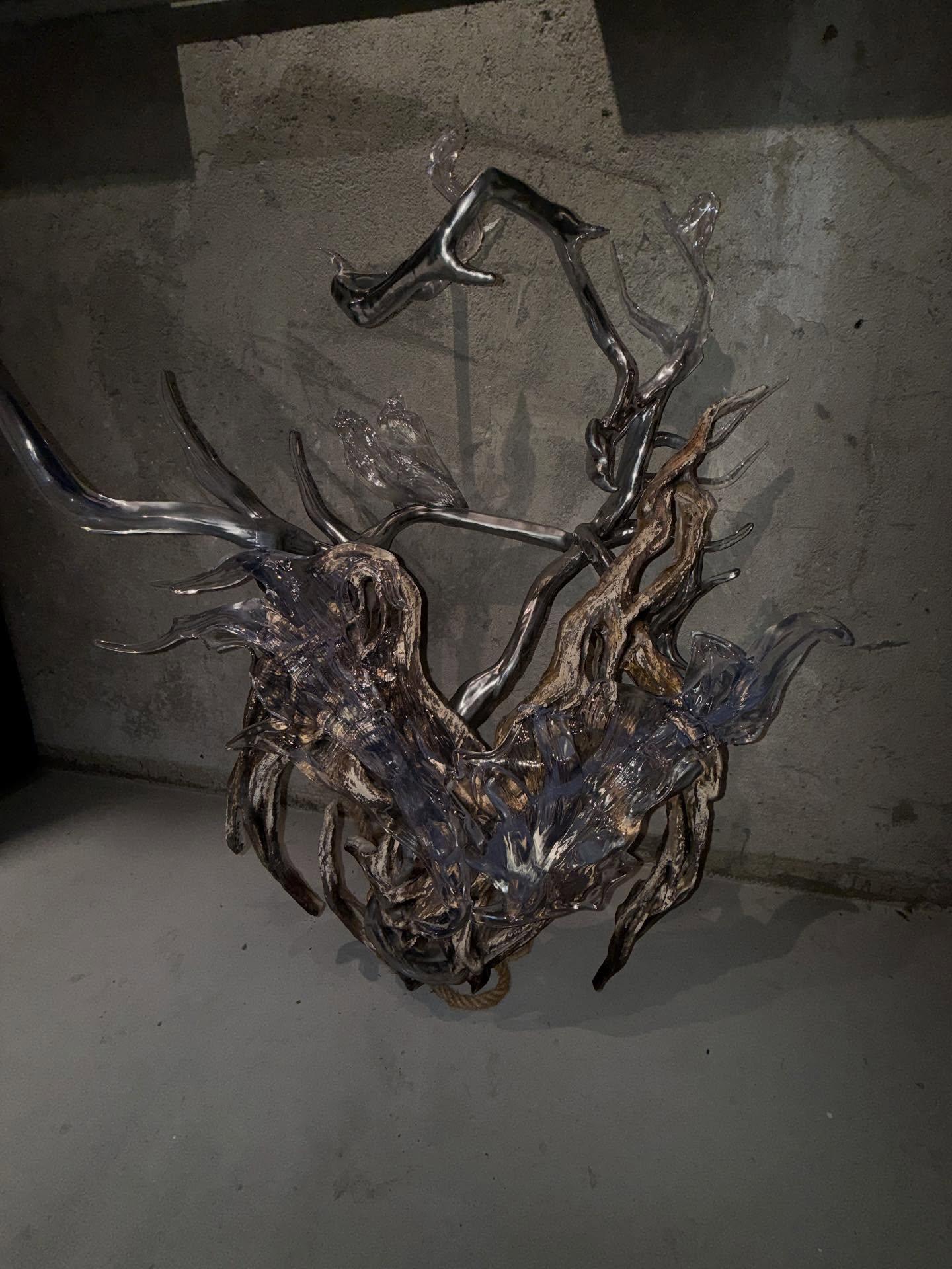 Jer在海報上穿的「樹枝服」是3D Print打造的實物。