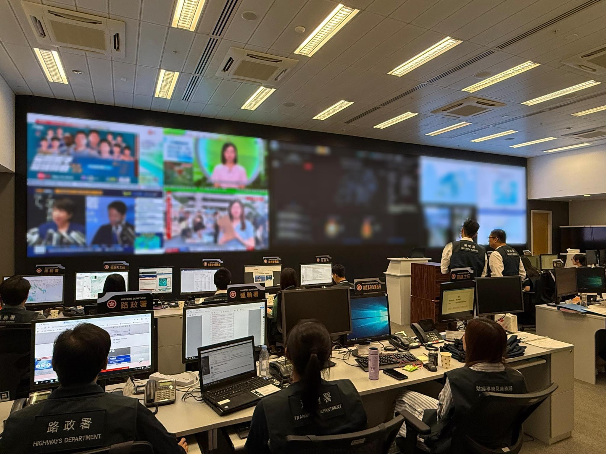 緊急事故監察及支援中心一如既往通宵啟動。(鄧炳強Facebook)