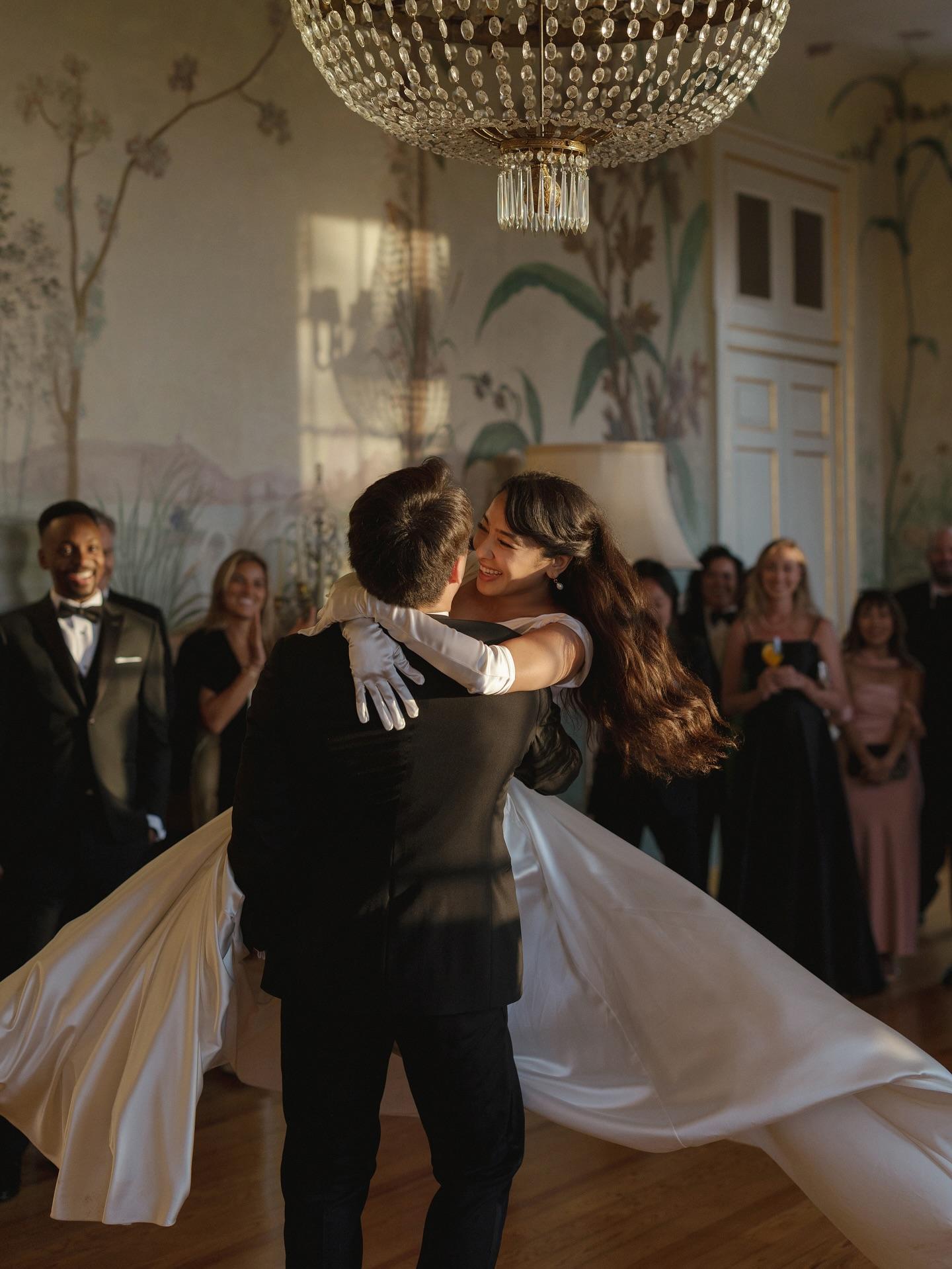 Uncle Roger上載葡萄牙婚禮靚相,他與妻子Sabrina7月結婚獲網民送上祝福。