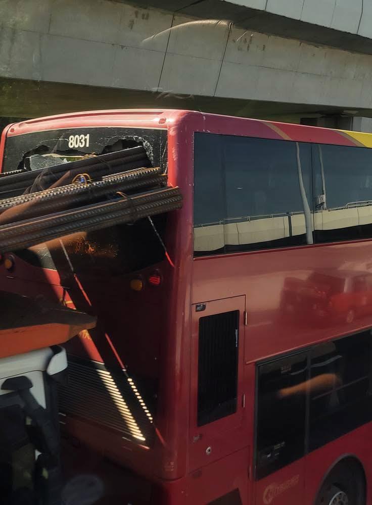 北大嶼山公路一小時內發生3宗交通意外。(fb「車cam L(香港群組)」圖片)