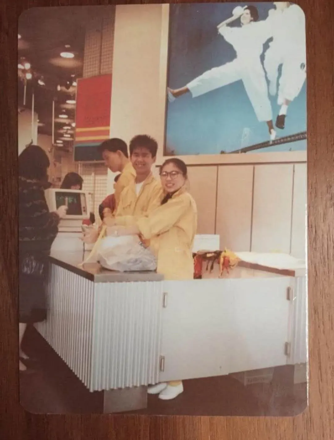 有網民分享林海峰當年做part time的照片。