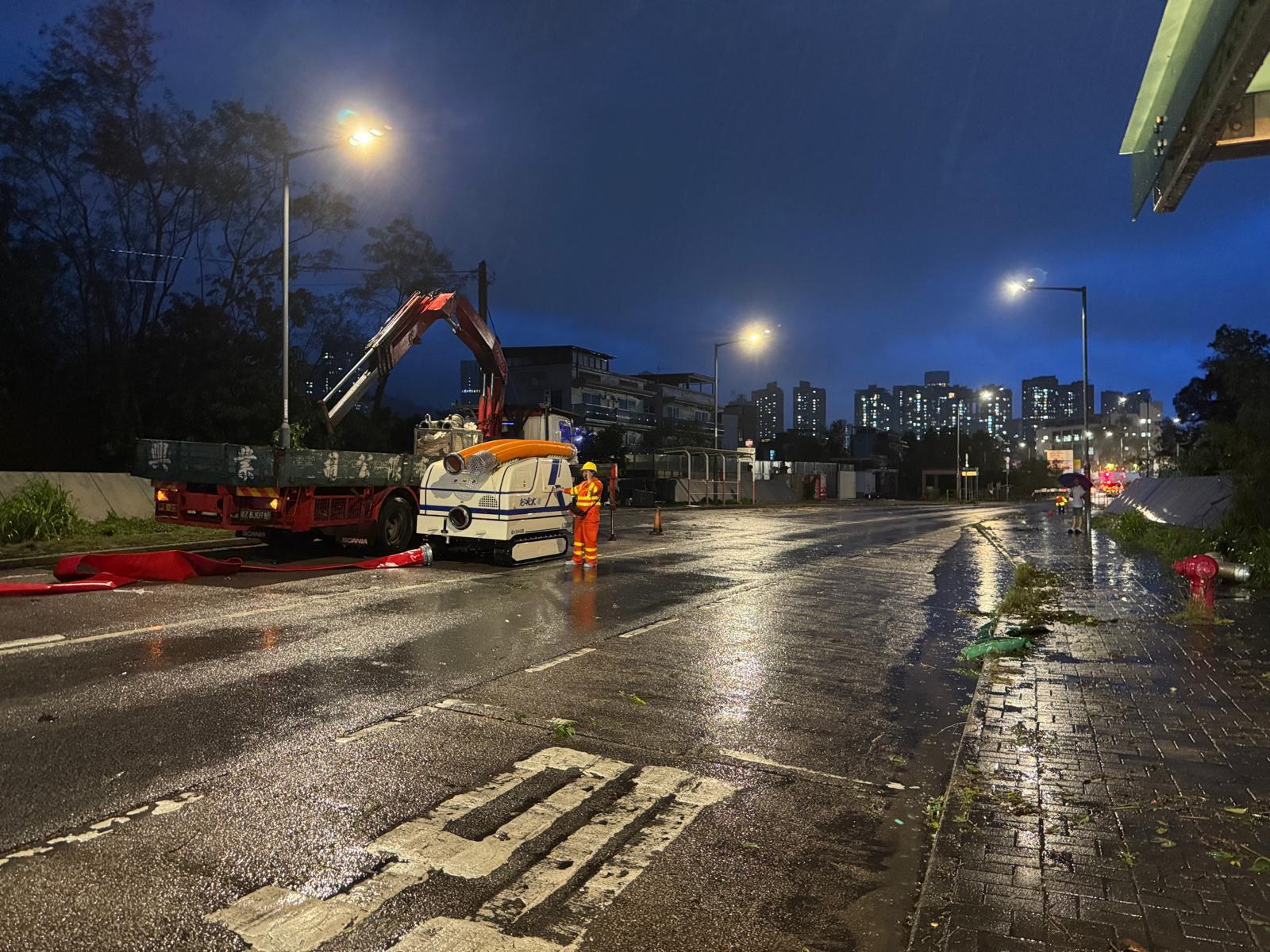 沙頭角公路近擔水坑。(下水水FB圖片)