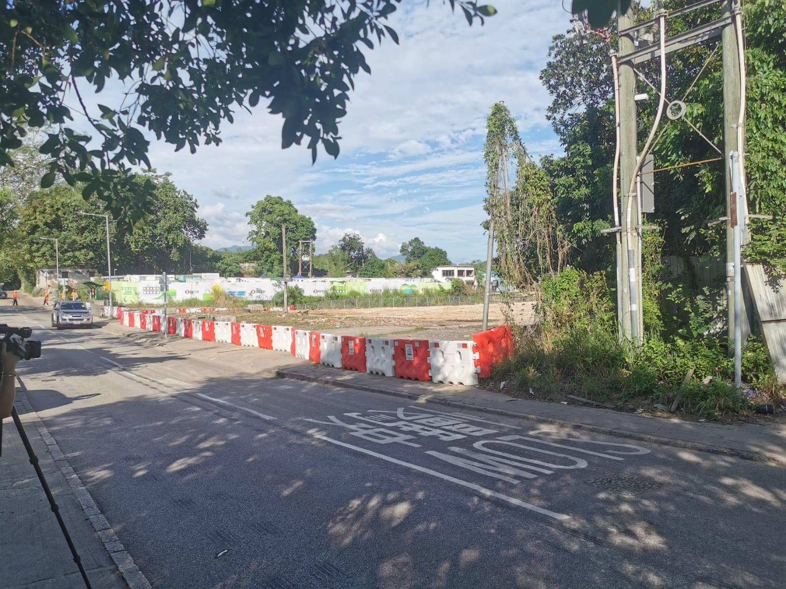 古洞河上鄉路上周六(27日)一名64歲男工懷疑中暑死亡。(fb「香港建造業總工會 」圖片)