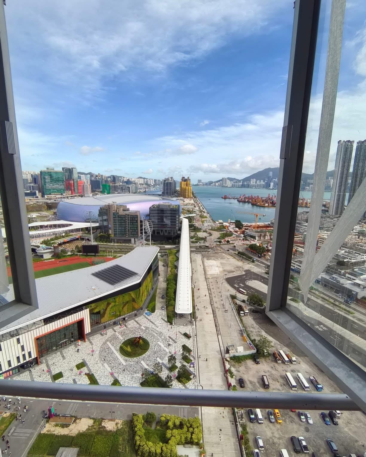 有網民在社交媒體發文稱,「公營房屋有呢個景,真係世間少有」。(啟德居民自由講~Facebook)