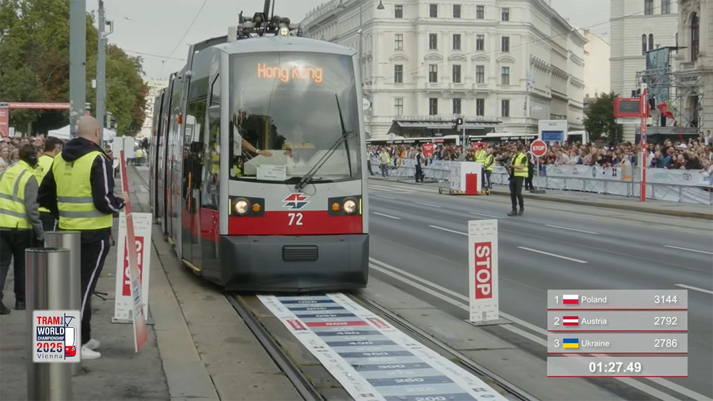 首屆世界電車駕駛錦標賽在維雅納舉行,港鐵有派員代表香港參賽。(賽事大會直播片段截圖)