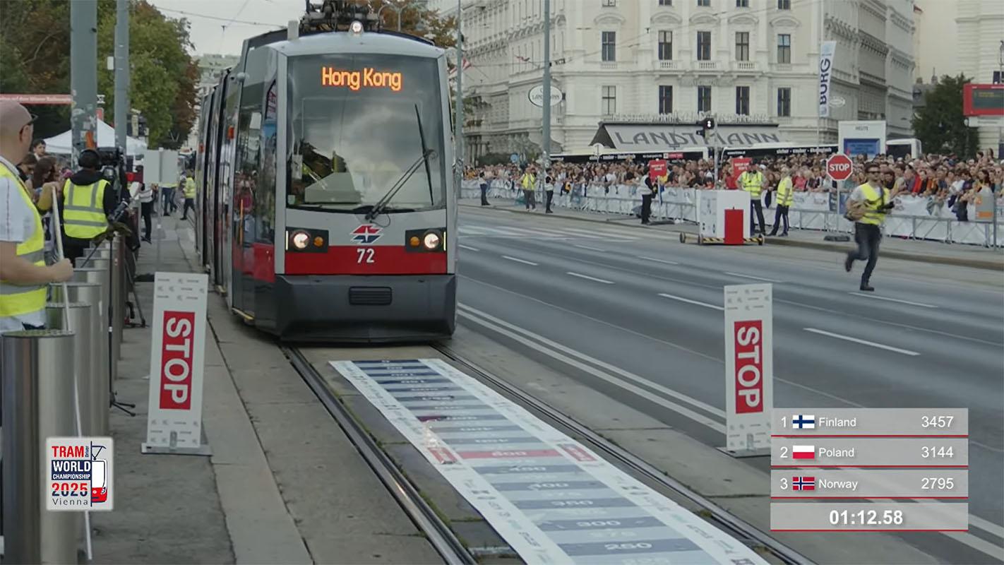 首屆世界電車駕駛錦標賽在維雅納舉行,港鐵有派員代表香港參賽。(賽事大會直播片段截圖)