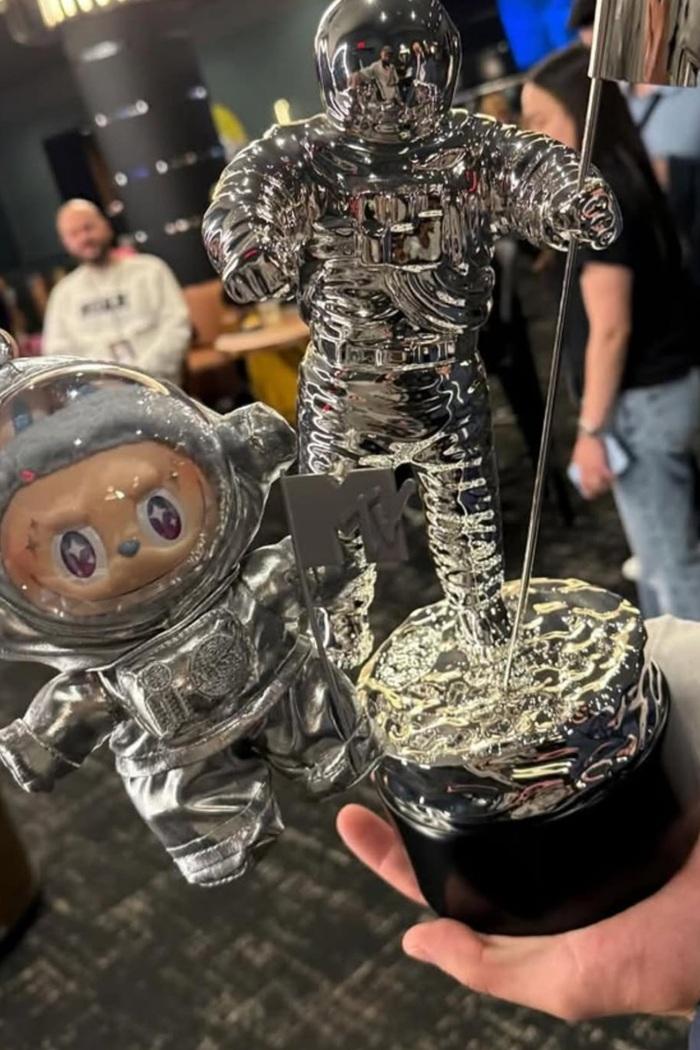 VMA 2025|Labubu變身Moonbubu Rose攞走超開心