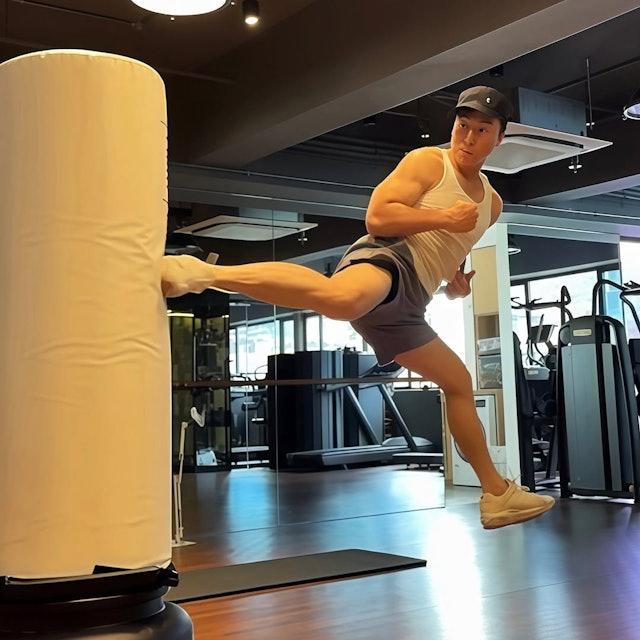 甄子丹為自導自演《殺神John Wick》外傳,積極操練。