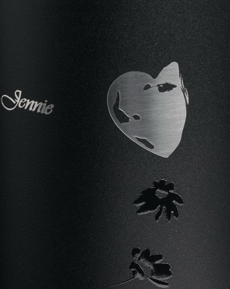 Jennie X Stanley保溫杯登場 延續BLACKPINK強勢