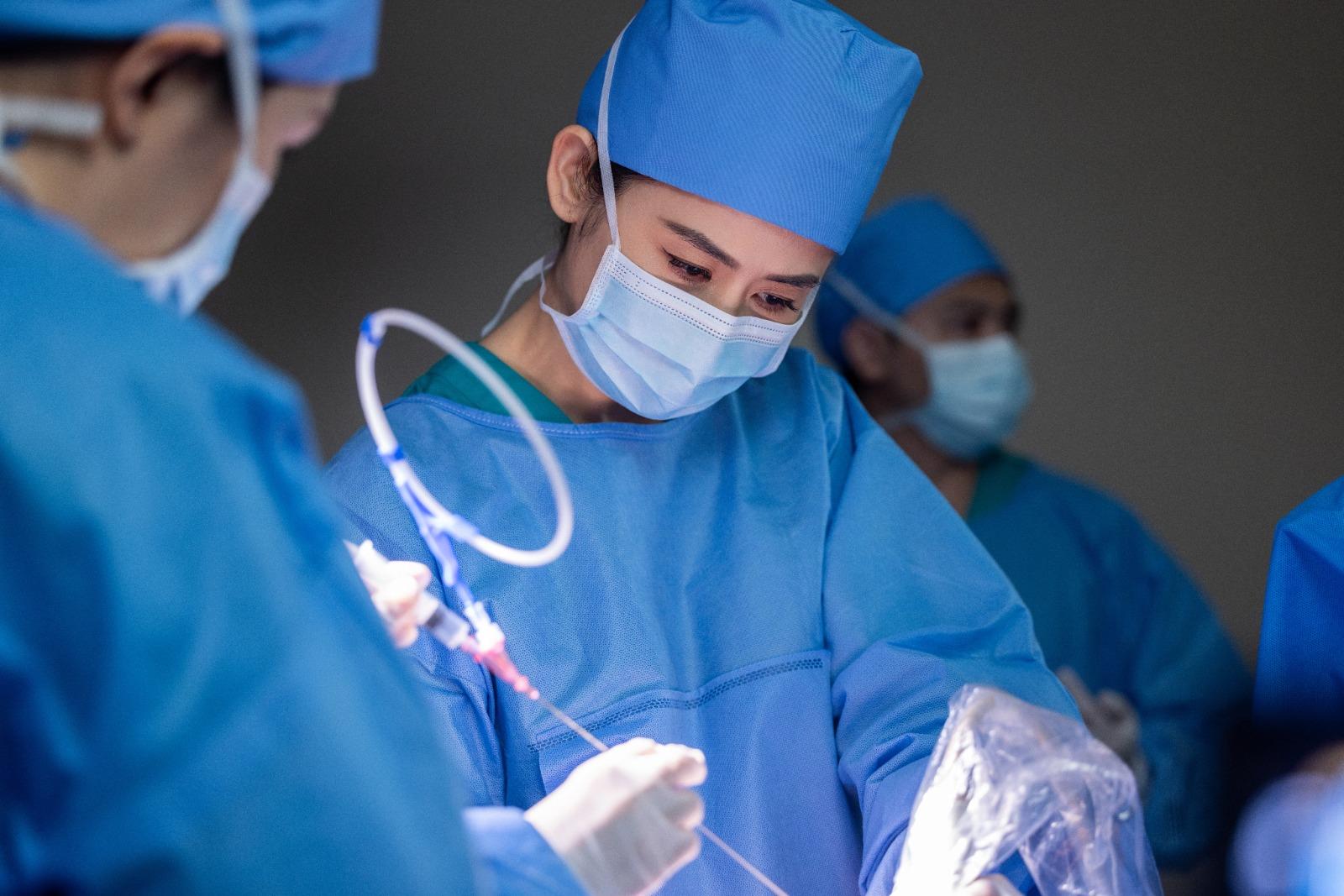 劇中手術搶救戲份均使用真實醫療設備拍攝,而且所有醫療戲份,都是在醫院實地取景。