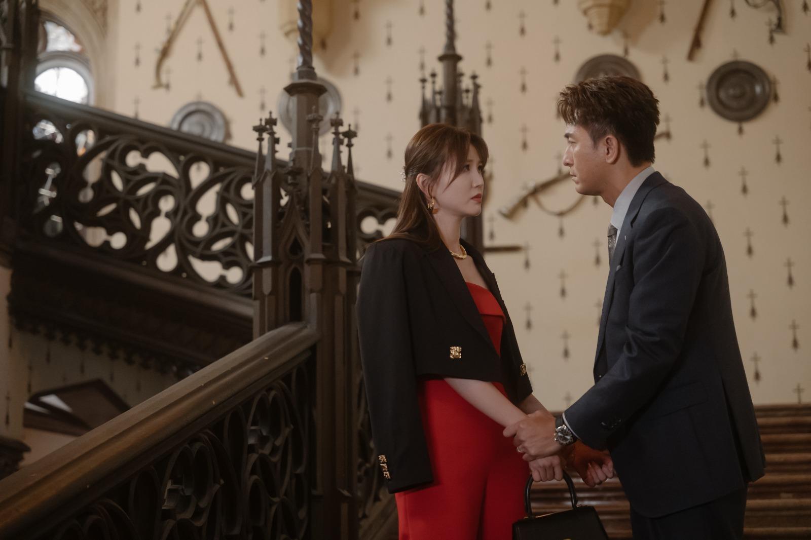 《巨塔之后》不乏華麗靚景,當地取景的城堡大屋佔地超過8,000呎!