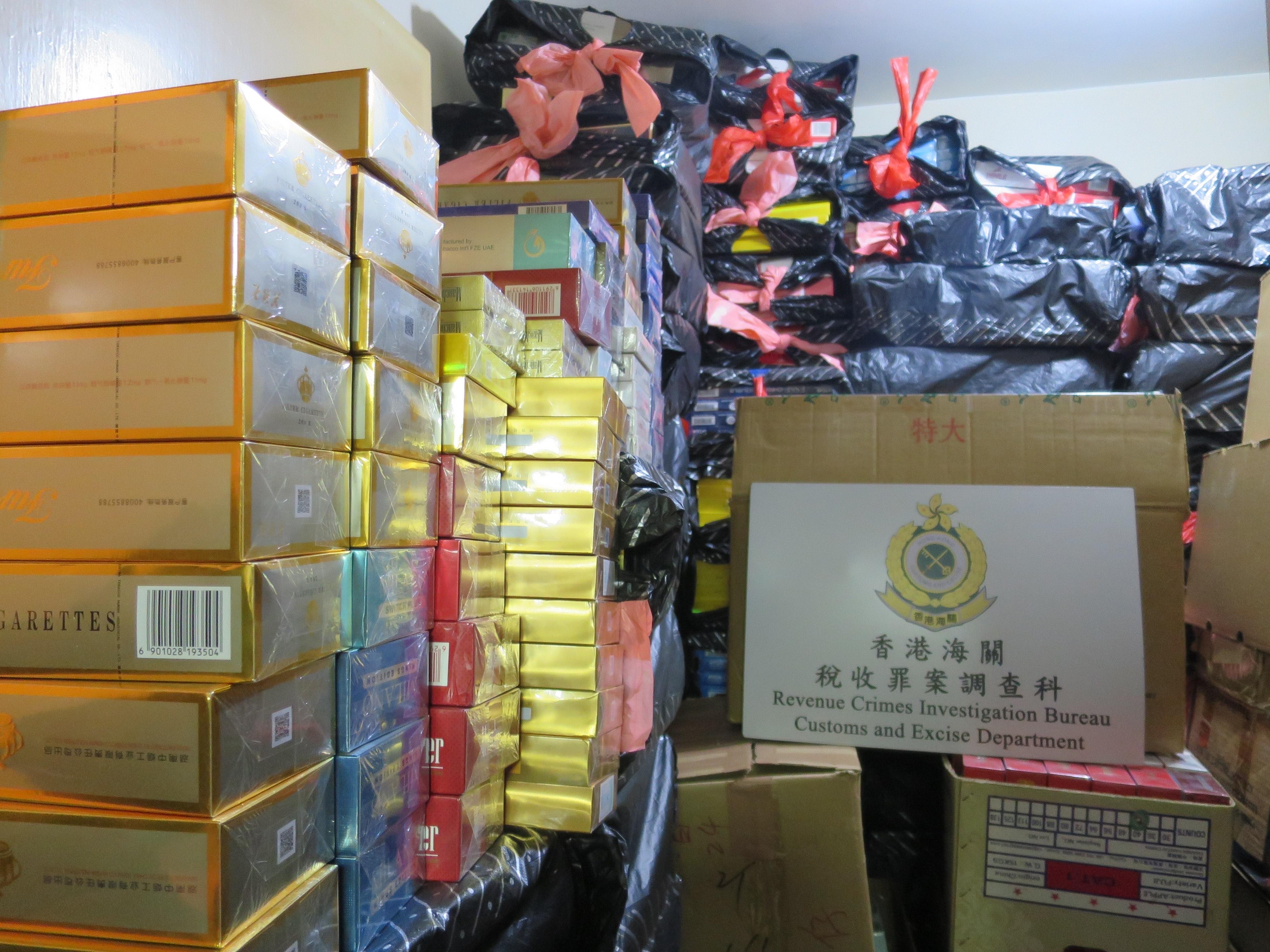 海關檢132萬支懷疑私煙。圖為深水埗懷疑私煙貯存倉庫檢獲的部分懷疑私煙。