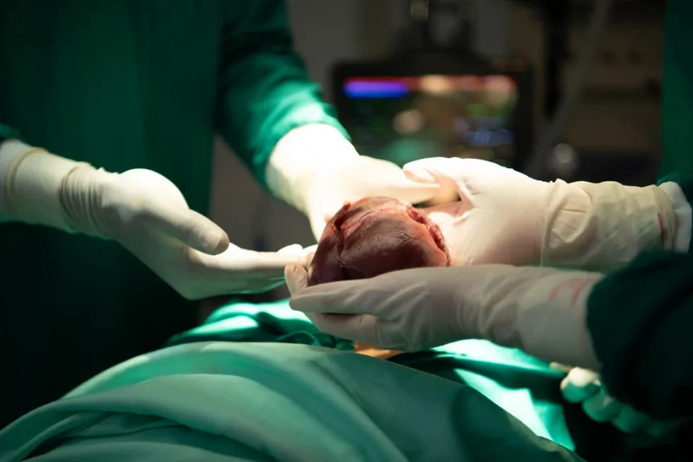 目前新一代左心室輔助器採用全磁懸浮摩打設計,能長期穩定輸送血液,並顯著降低血栓形成、機械磨損與感染風險。