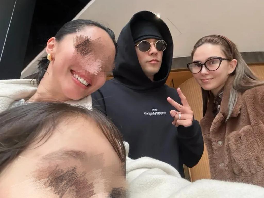 周杰倫與昆凌大方任影,相當親民。