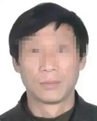 一名尚姓男子於2021年創立具會道門特徵的宗教組織「天道鴻元」,自稱「崑崙童子」、「玉皇大帝」,向教徒宣稱須與其修行才能「消災免難」、「祛病趕鬼」,涉嫌散播謠言、性侵至少10名女性及詐騙斂財超過500萬元人民幣。(微博)