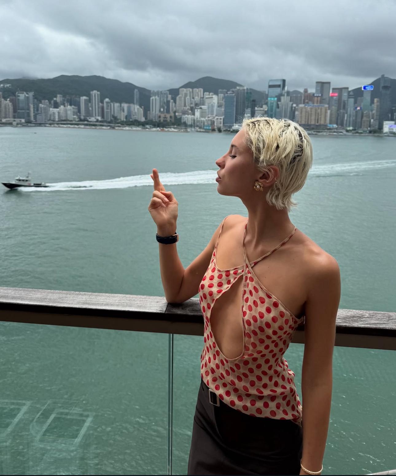 祖迪羅囡囡Iris Law在港拍下不少靚相。