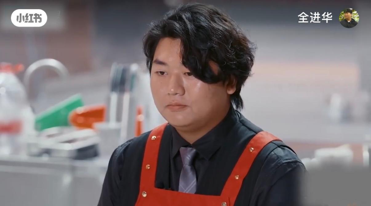 全紅嬋網紅哥哥全進華在《炙熱遊戲:百廚大戰》中,因白切雞肉質偏老遭淘汰。