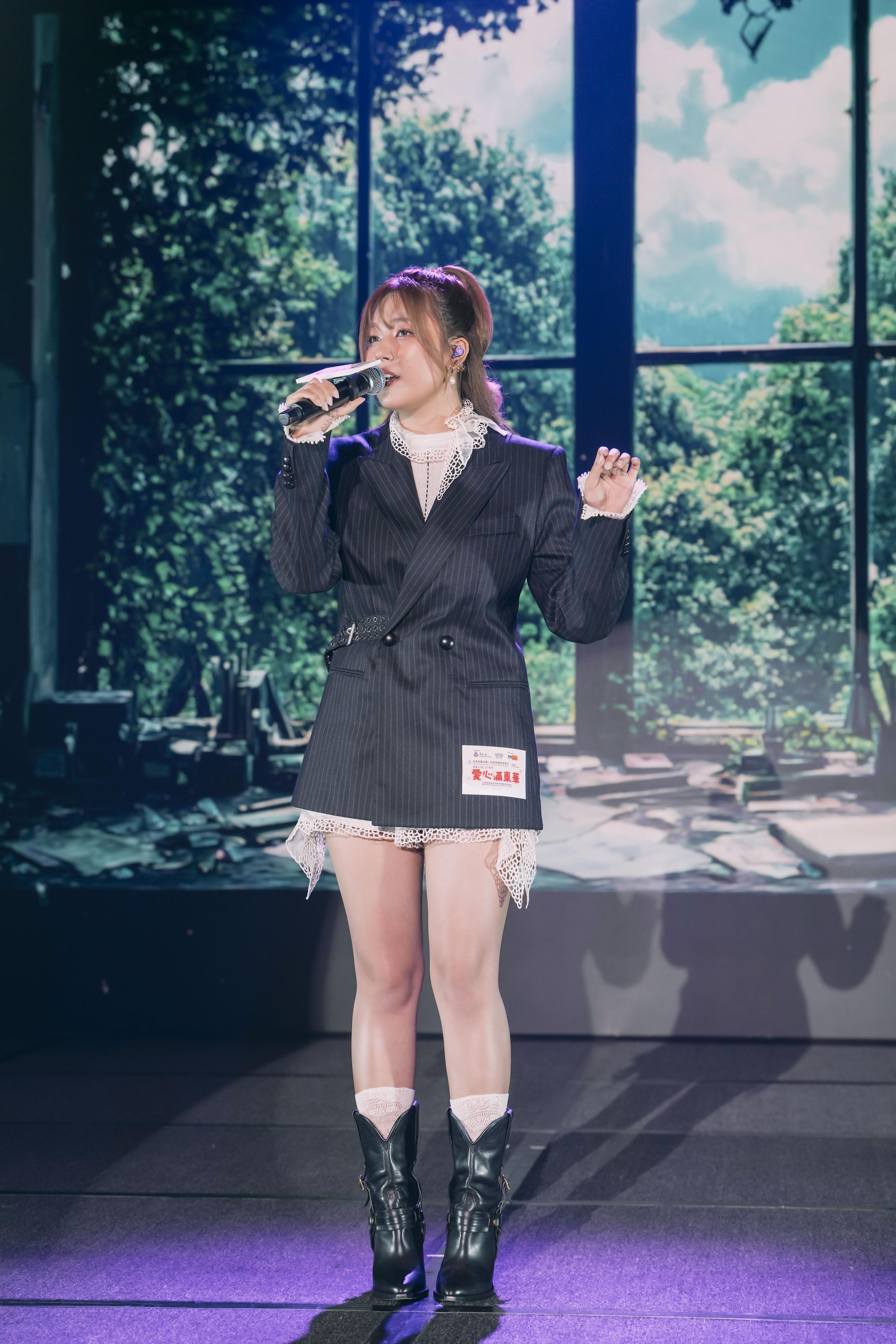 Feanna昨晚出席東華慈善晚會。