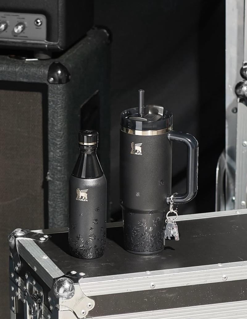 Jennie X Stanley保溫杯登場 延續BLACKPINK強勢