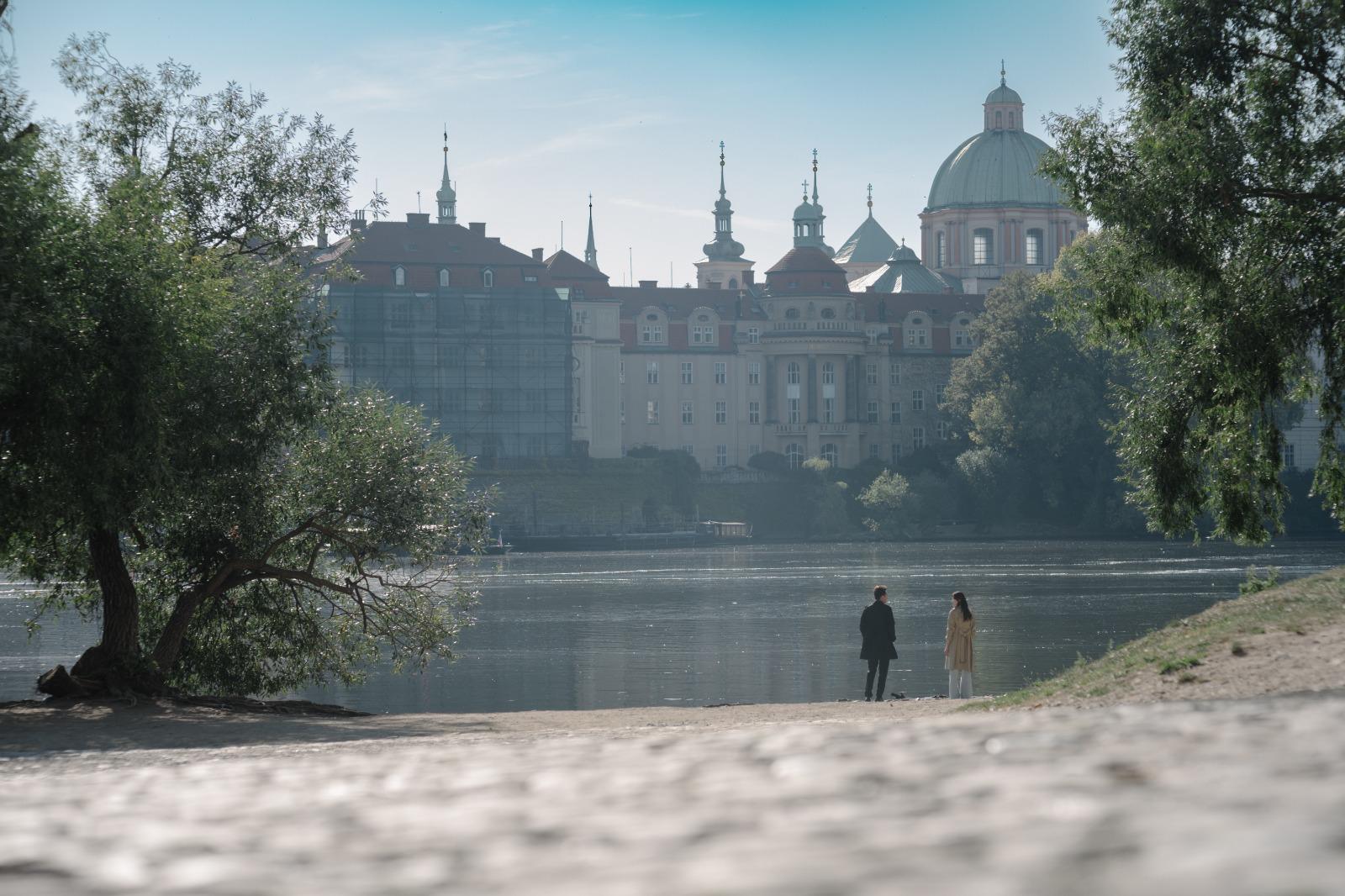 《巨塔之后》不惜工本布拉格外景拍攝。