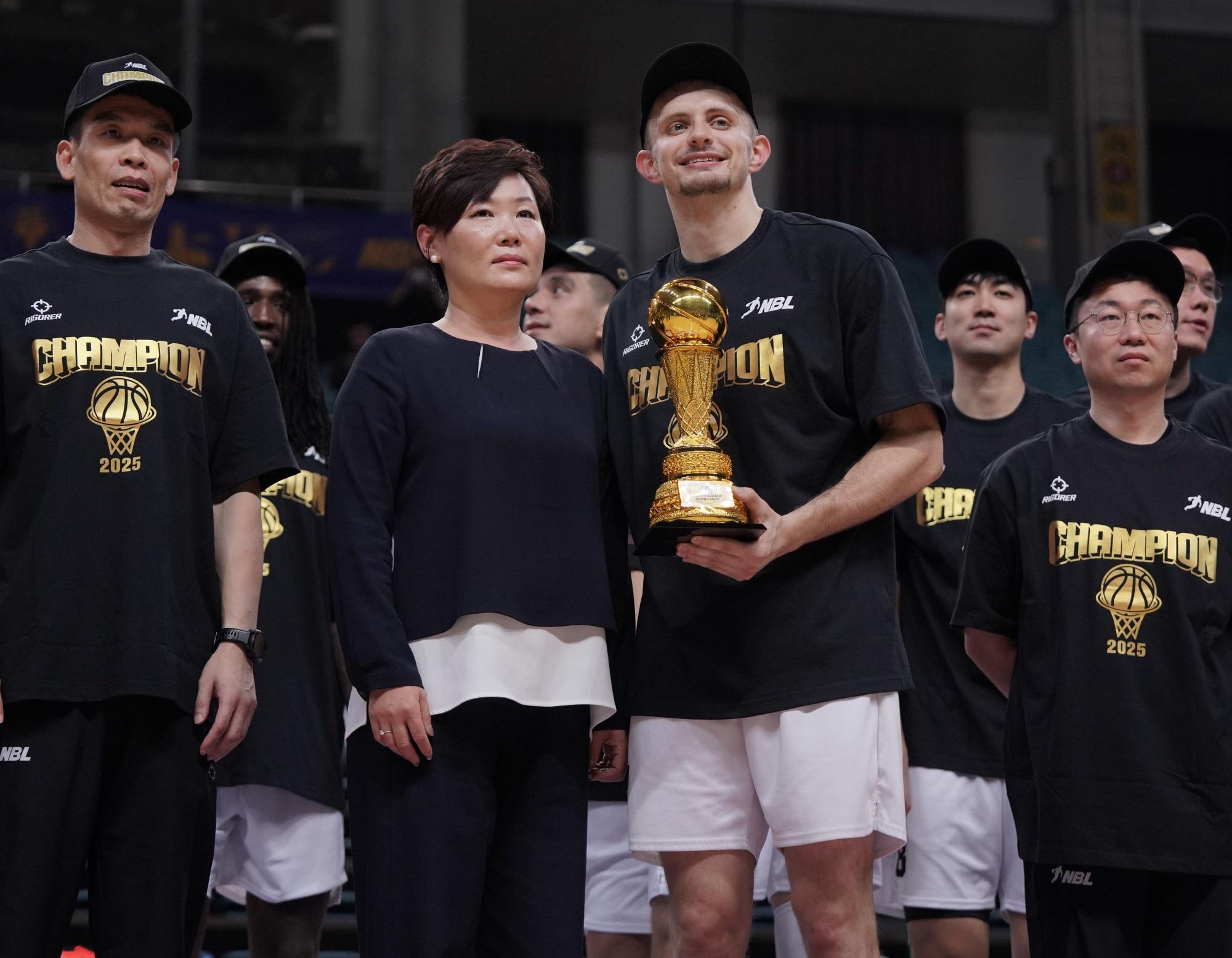 NBL|香港金牛作客長沙衛冕 厄特爾二世膺FMVP