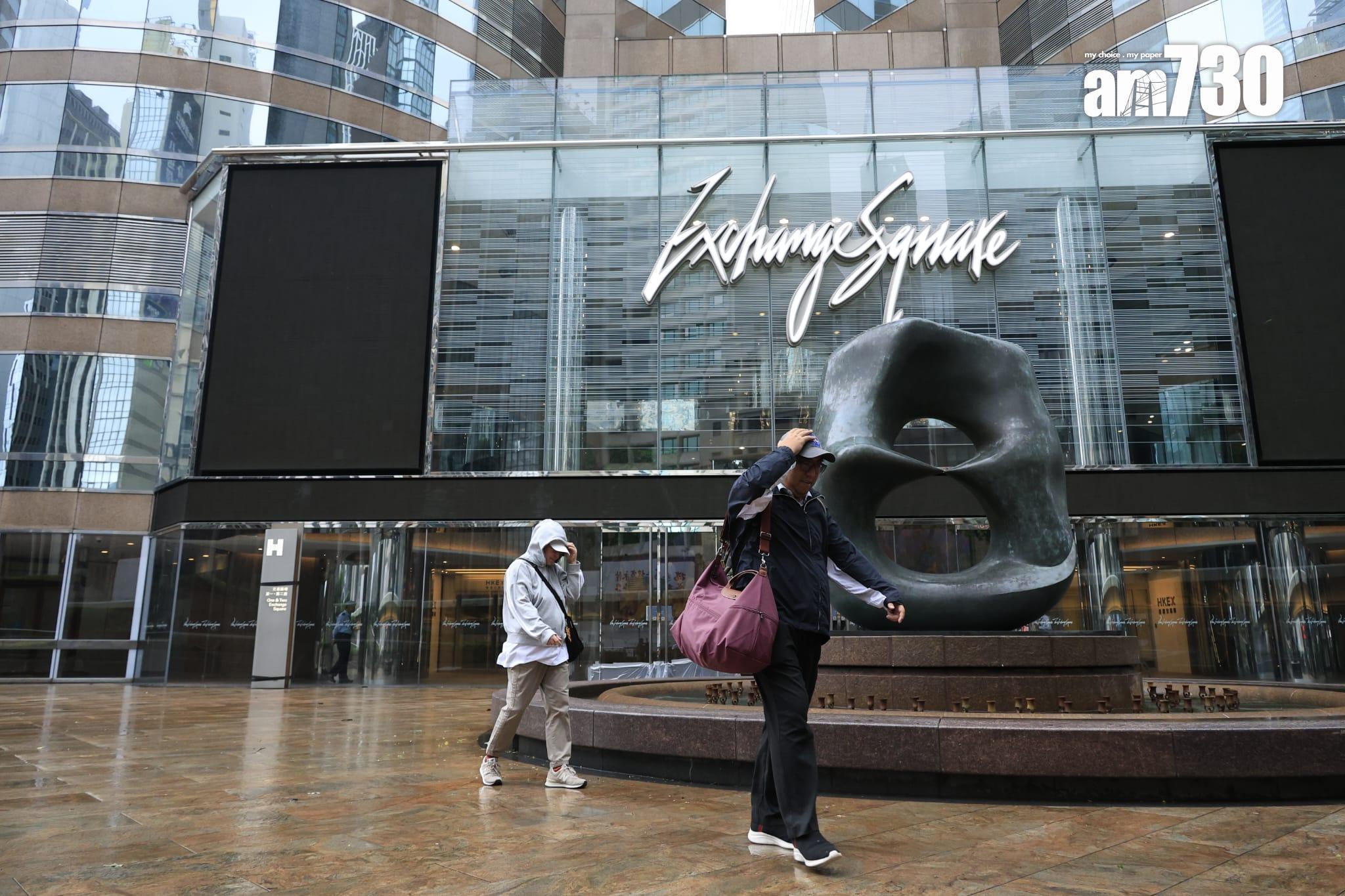 颱風樺加沙|天文台掛出10號風球,港股今日照樣「打風不停市」。(林俊源攝)