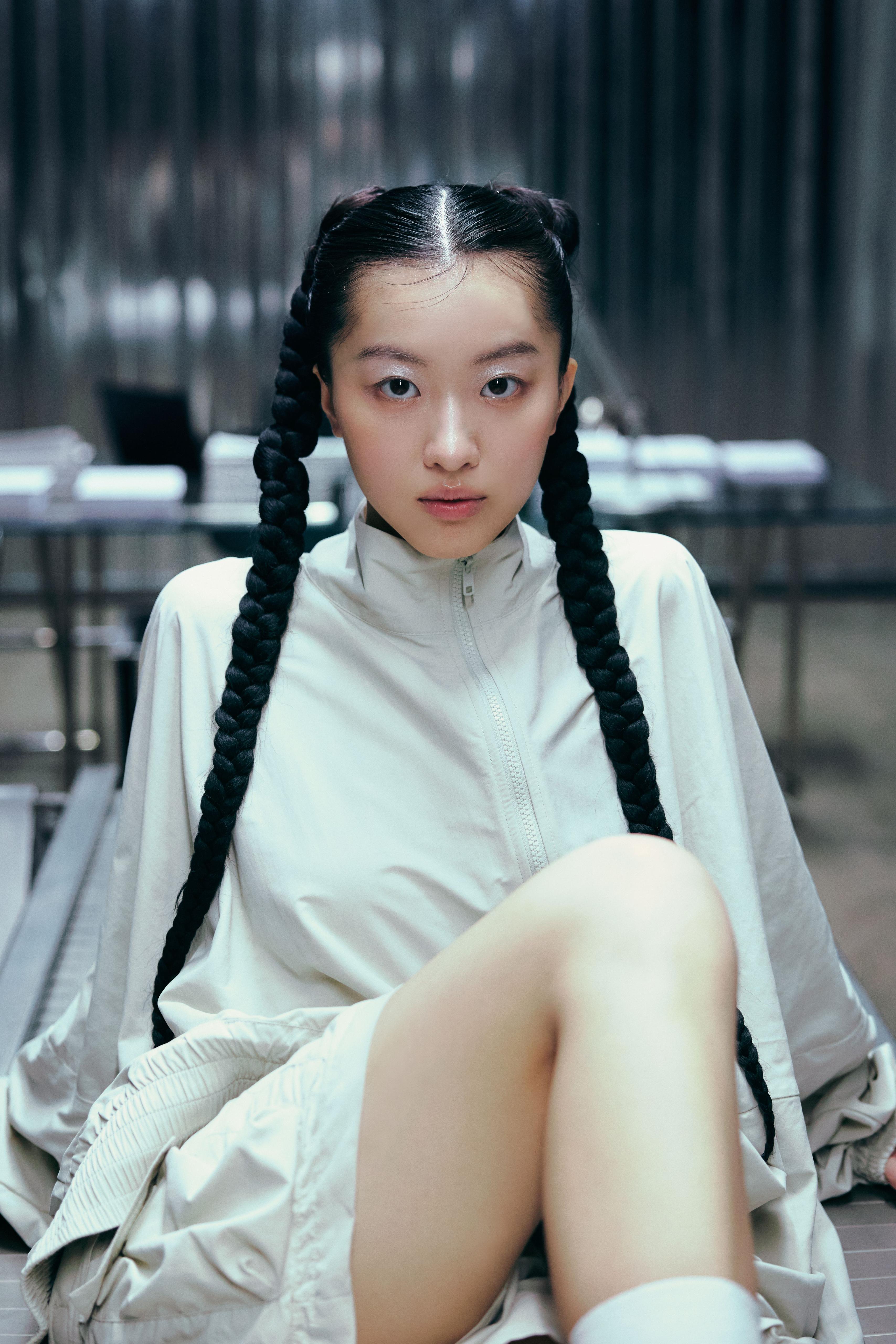 CONSTANCE康堤自言中文麻麻,創作新歌demo後,以中文數字填詞。