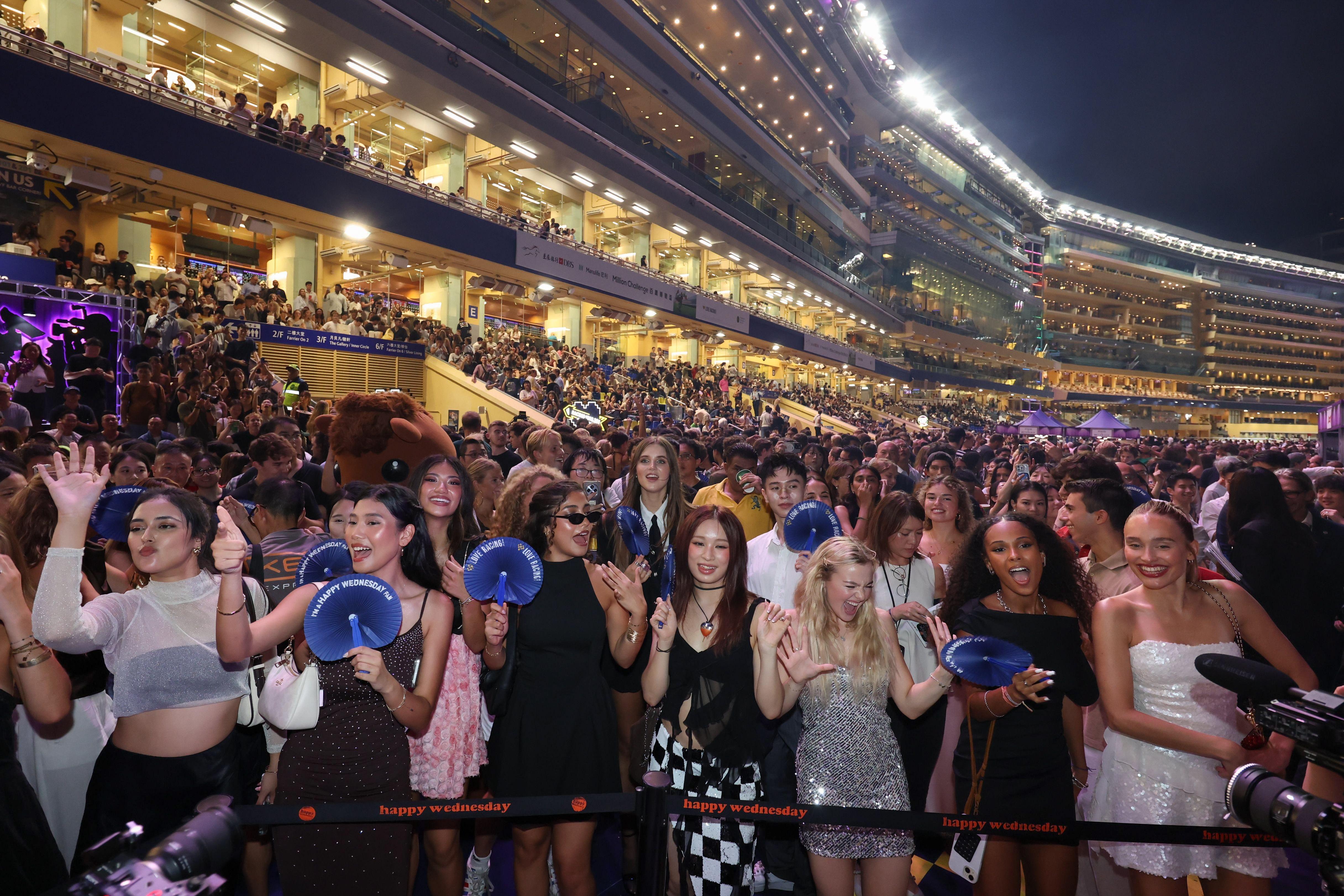 一眾Now United成員感受到場內熾熱及興奮氣氛。