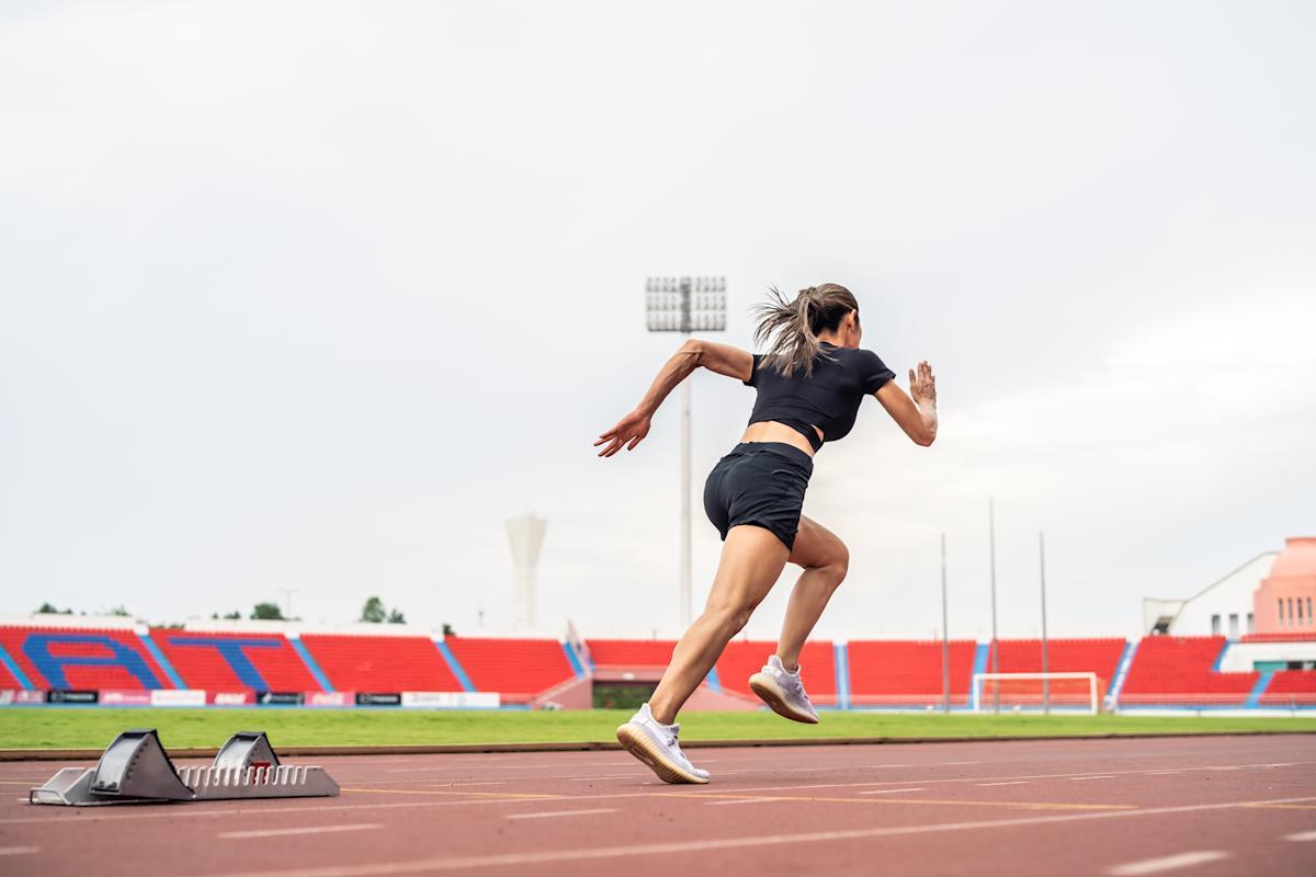 近期愈來愈多專家們開始深入研究運動與女性生理結構之間的關係,包括胸部、月經周期對運動能力的影響,以及為何女性遭遇特定運動傷害,如前十字韌帶(ACL)受傷風險更高,為女性運動員打造更科學、更個人化的訓練新時代。