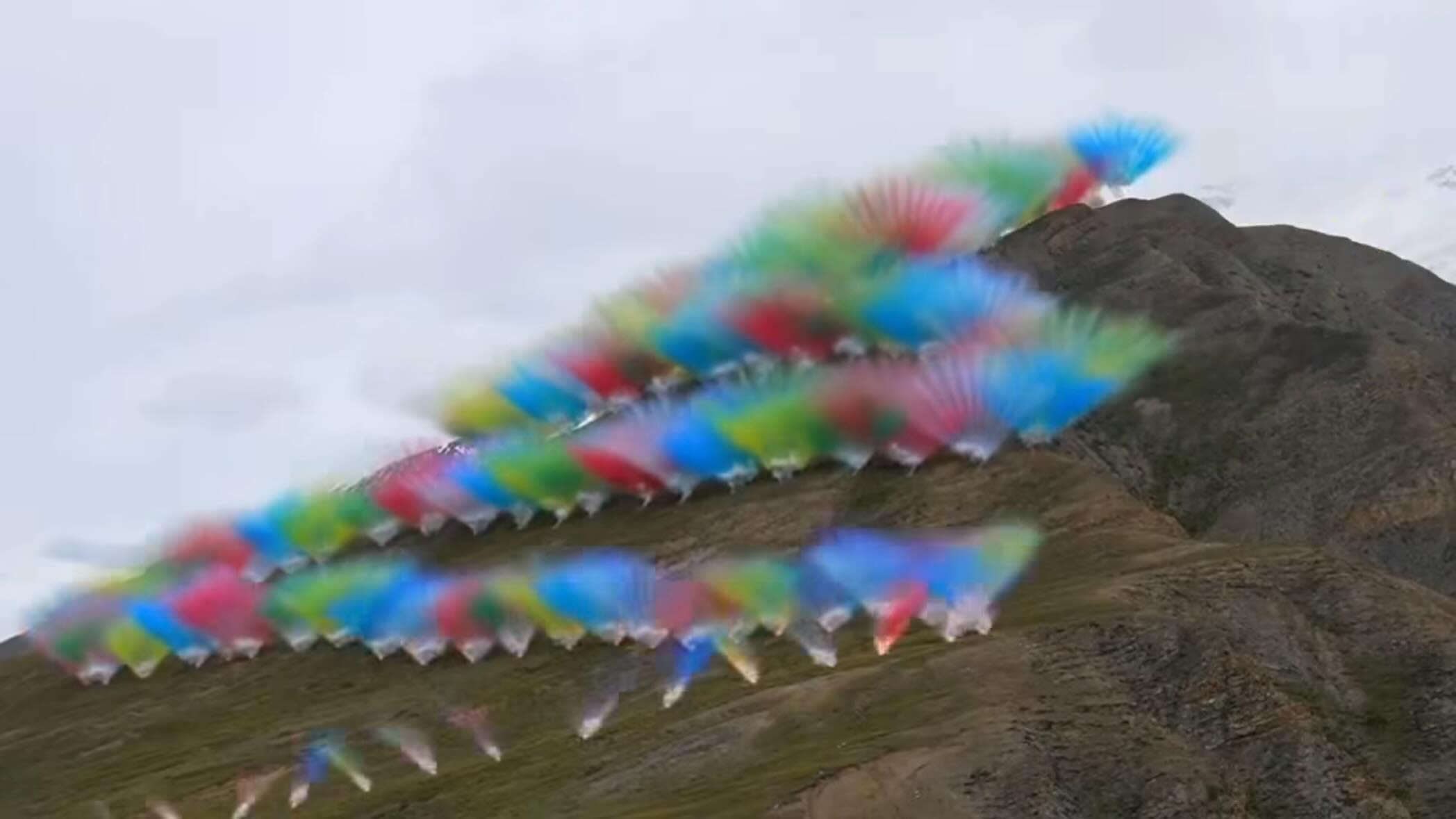 始祖鳥於9月19日與藝術家蔡國強合作,在西藏喜馬拉雅山脈舉辦名為《升龍》的大型煙花藝術表演。