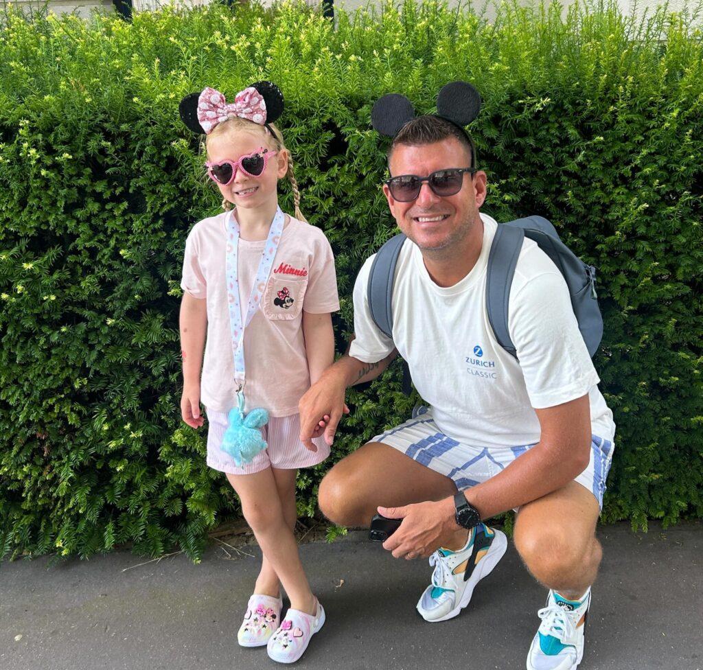 環遊世界|37歲女子海莉和45歲的丈夫路易斯一家到訪巴黎迪士尼樂園慶祝女兒生日