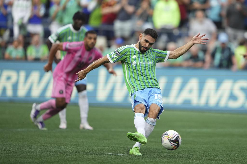 阿歷斯路爾丹的12碼為西雅圖海灣者拉開2:0。(美聯社)