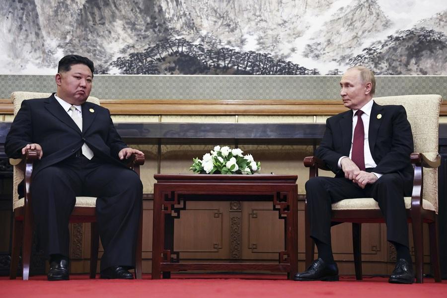 特朗普發文祝賀中國閱兵 問候正密謀反美的普京和金正恩|抗戰勝利80周年