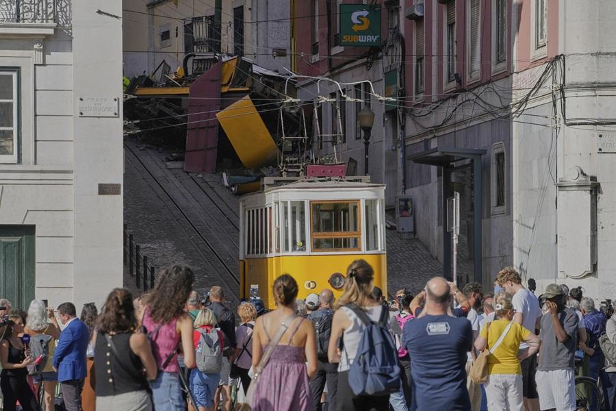 葡萄牙里斯本纜車出軌增至17死 傷者來自南韓德國等地